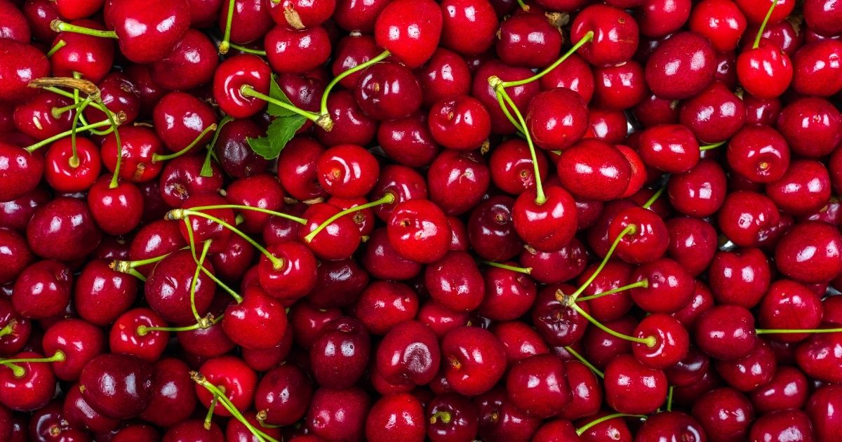 What are the health advantages of having cherries?
